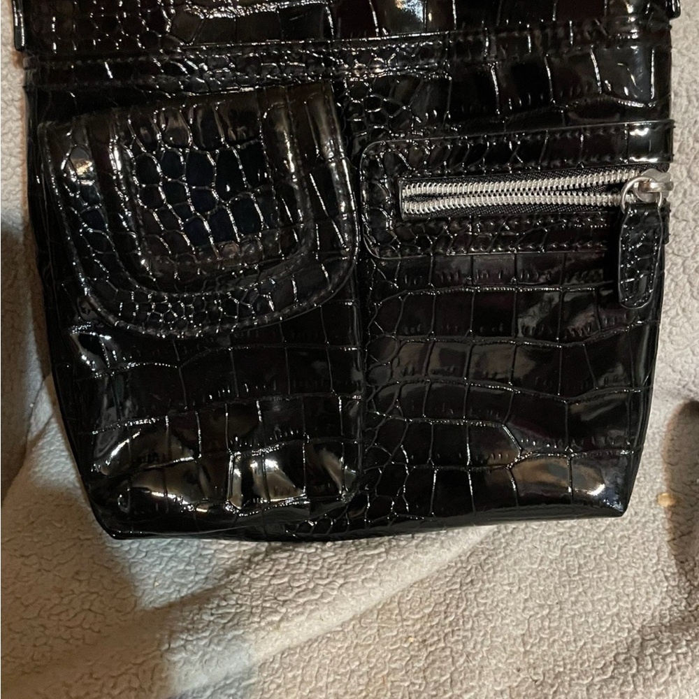 Elegant Black Crocodile-Embossed Crossbody Bag - Picture 3 of 6